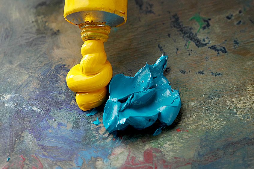 Oil vs. Acrylic - Guide to Choosing the Best Paint for You