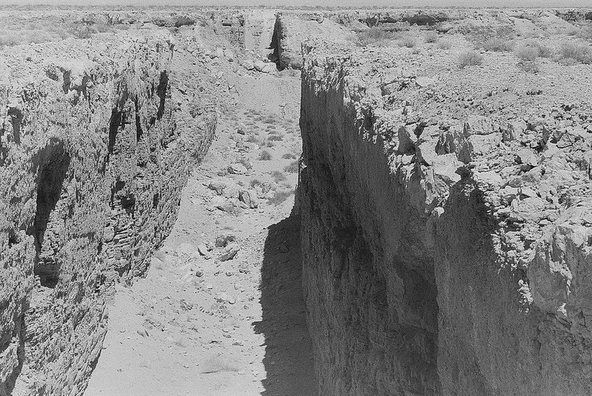 Michael Heizer Double Negative