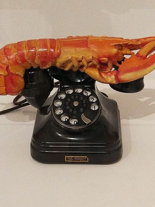 cropped-Surrealism-Sculptures-Lobsters.jpg