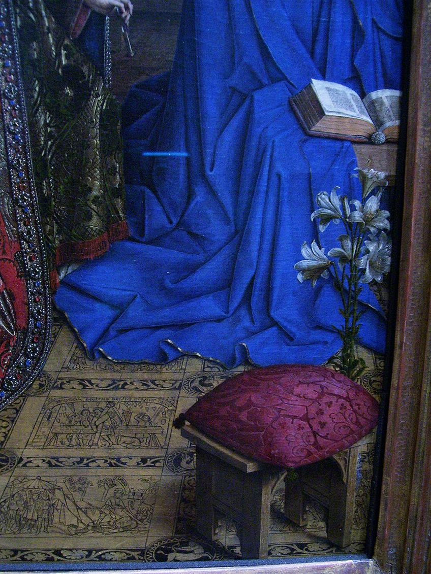 Clothing in the Annunciation Scene