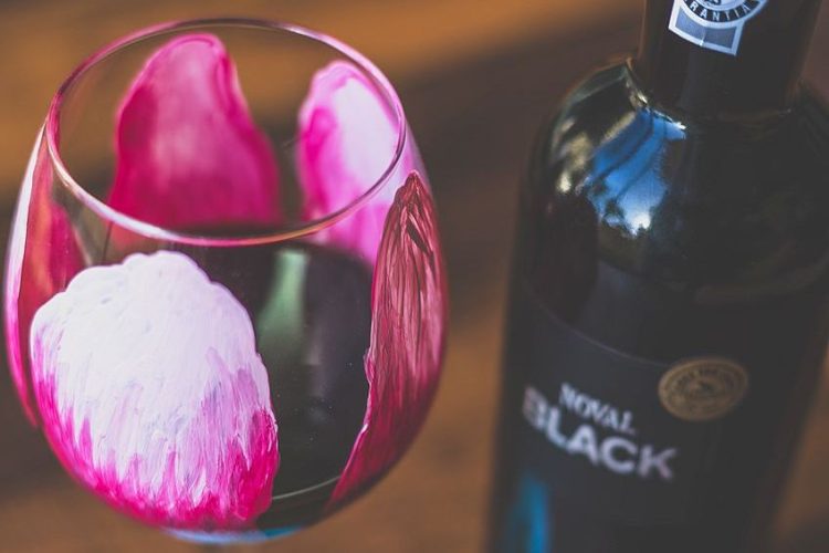 How to Paint Wine Glasses Your Guide to Personal Wine Glass Painting