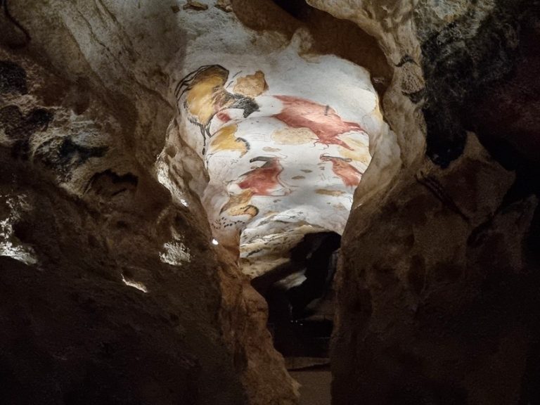 Hall of Bulls Lascaux - An Exploration of the Lascaux Cave Paintings
