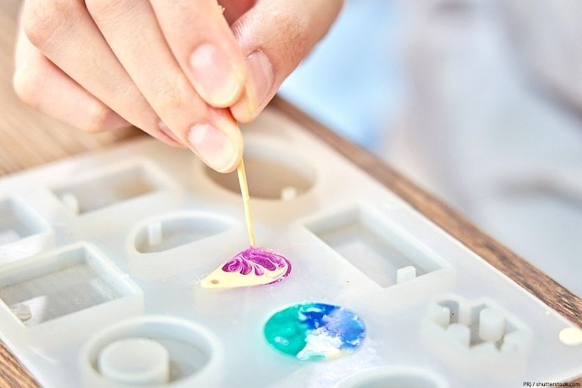 Resin Basics, How to finish an acrylic painting with clear resin 