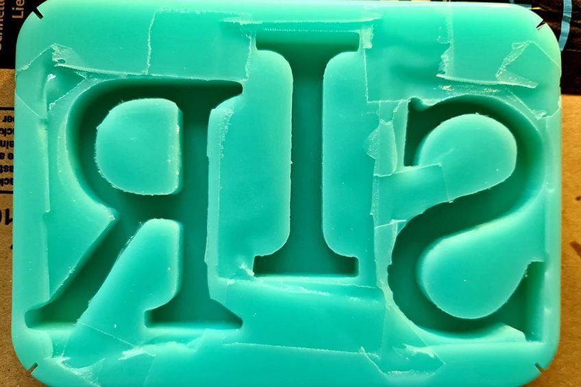 https://artincontext.org/wp-content/uploads/2022/01/Resin-Letter-Molds.jpg