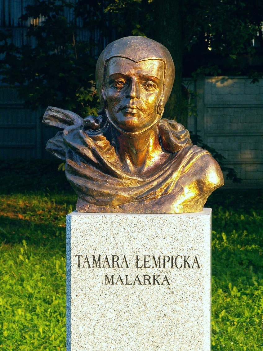 Tamara de Lempicka Statue
