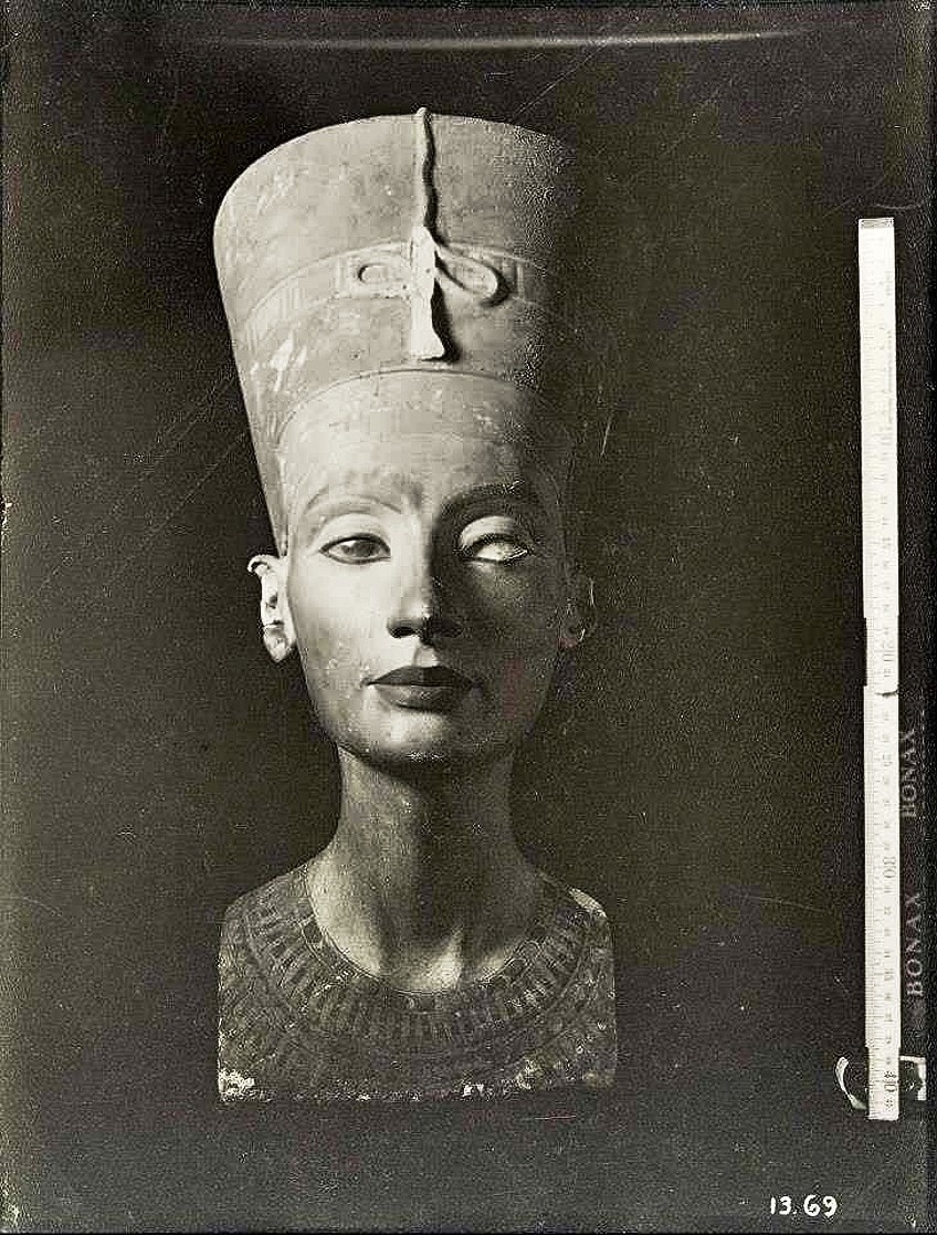 Bust of Nefertiti Discovery