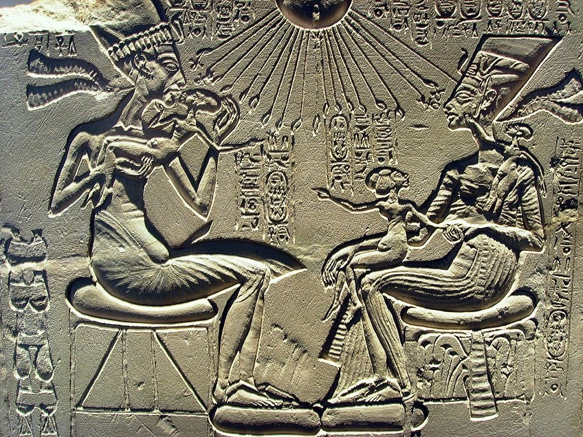 Depiction of the Queen Nefertiti Statue