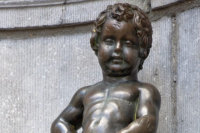 “Manneken Pis” Statue – Discover the Famous Peeing Statue in Brussels