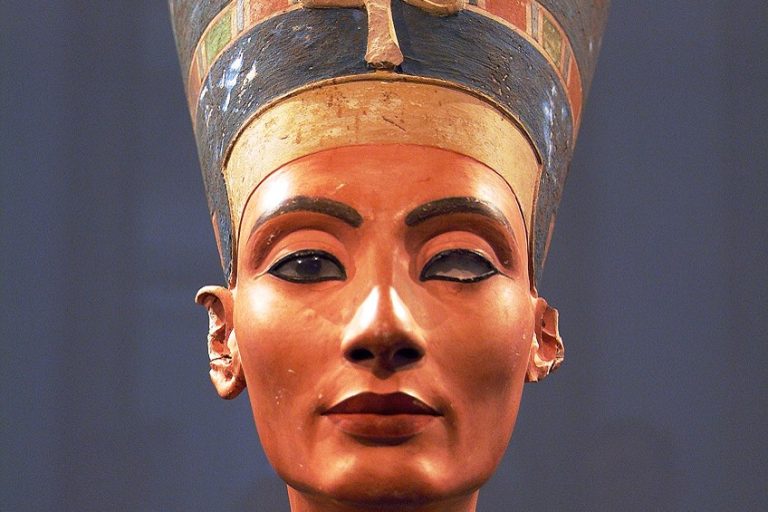 Nefertiti Bust – Discover the Iconic Egyptian Bust of Nefertiti