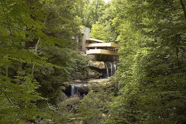 Fallingwater House – Discover Frank Lloyd Wright’s Architectural Style