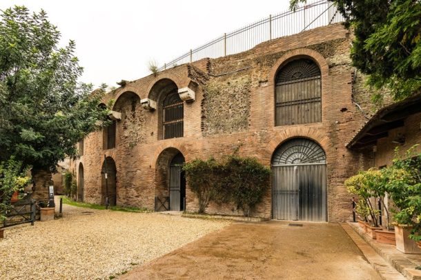 Roman Colosseum - Looking at the Roman Colosseum's History