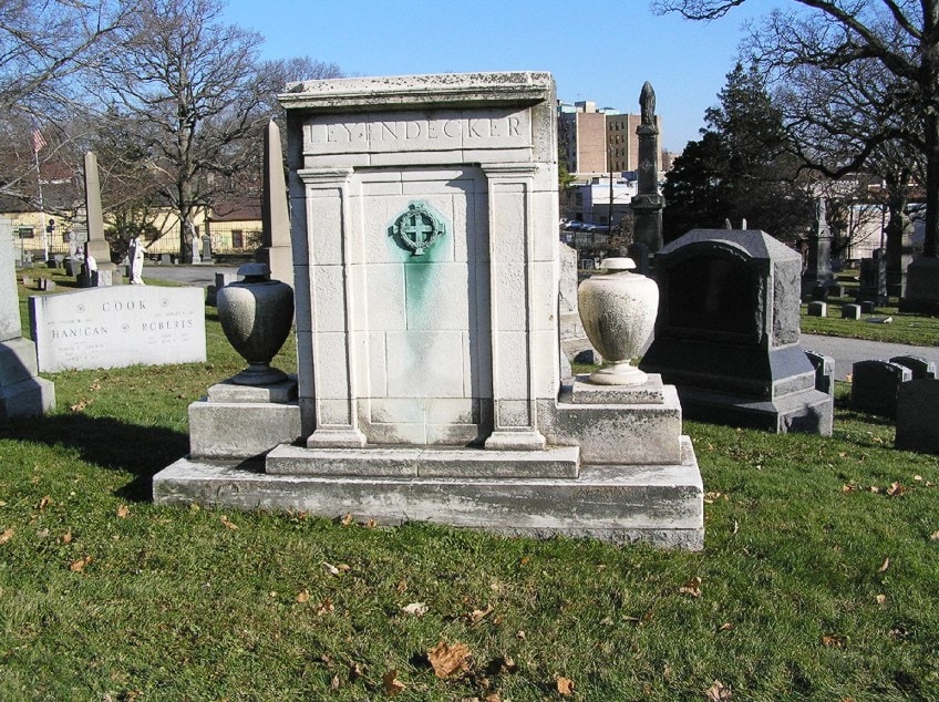 J. C. Leyendecker Grave