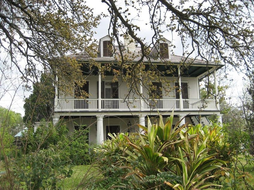 American Colonial Building