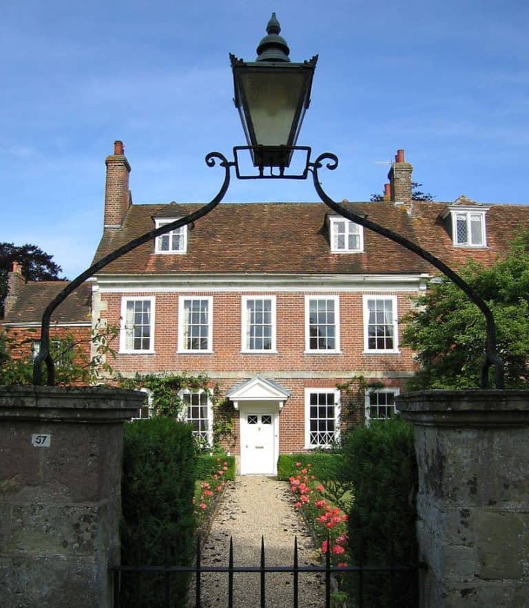 Colonial Architecture - What Makes a Colonial Building Unique?