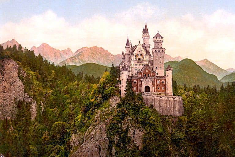 Famous Castles – 15 Time-Honoured Treasures