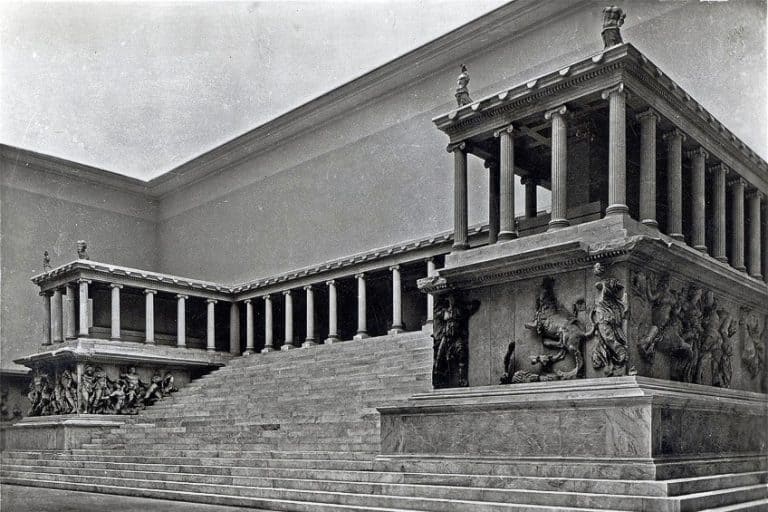 Pergamon Altar – Discover the Famous Altar of Zeus