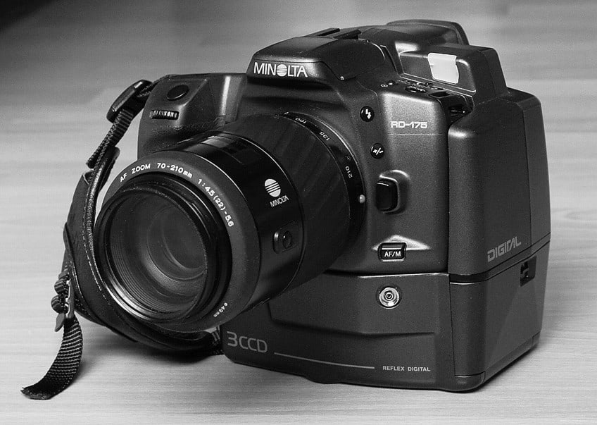 first digital camera commercially available