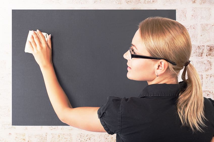 How to remove chalk marker stain from chalk wall? Vinegar did not work. :  r/CleaningTips