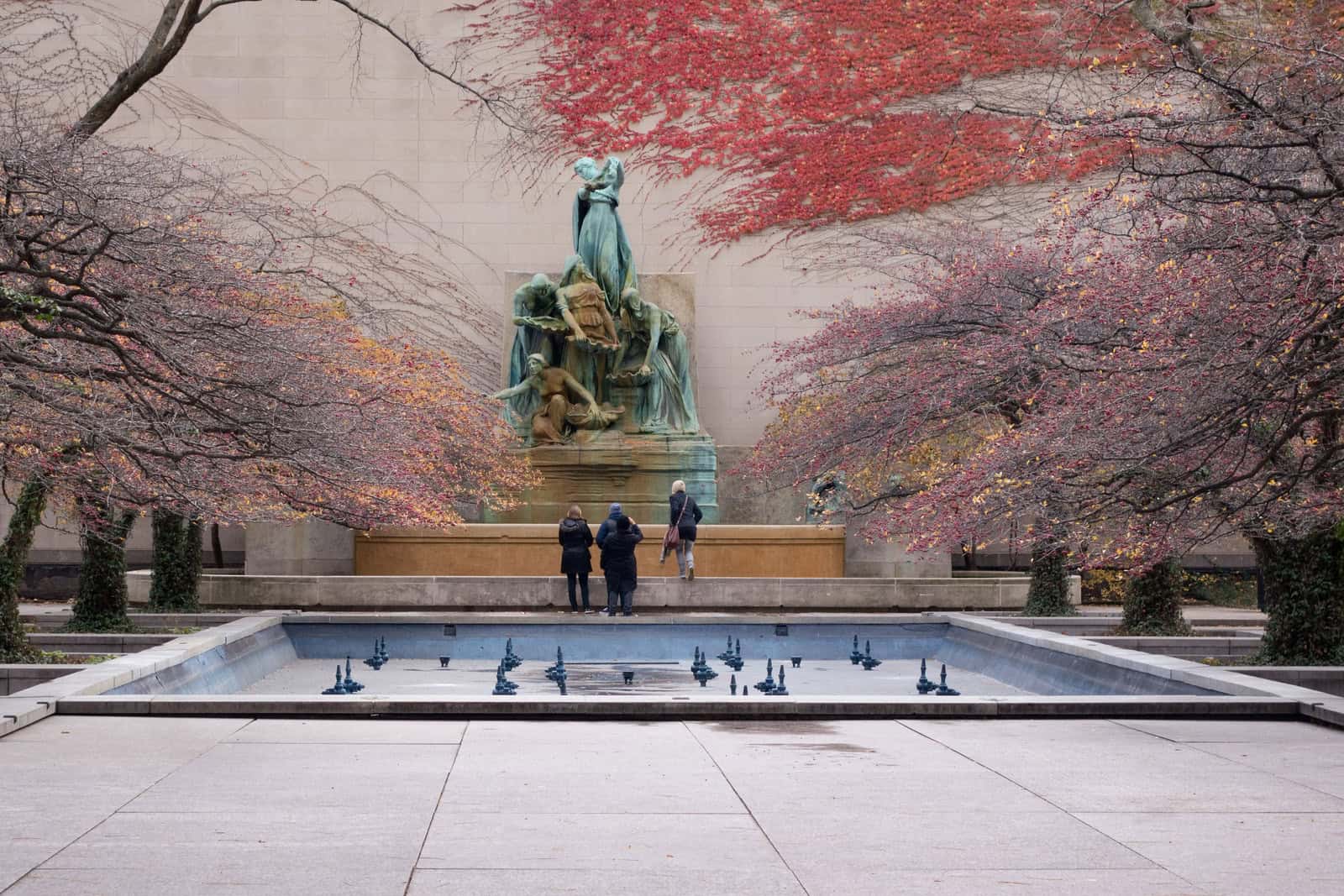 The Beaux-Arts facade of the Art Institute of Chicago seen from Michigan Avenue.