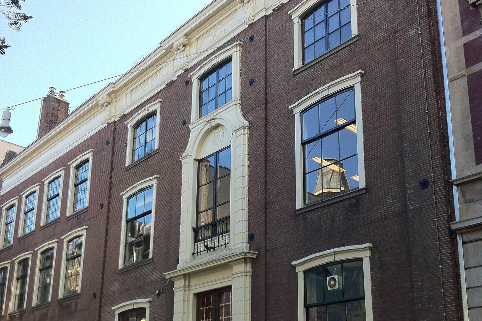 Facade of Nieuwe Doelenstraat 16, the former Frederik Muller auction-house address in Amsterdam.