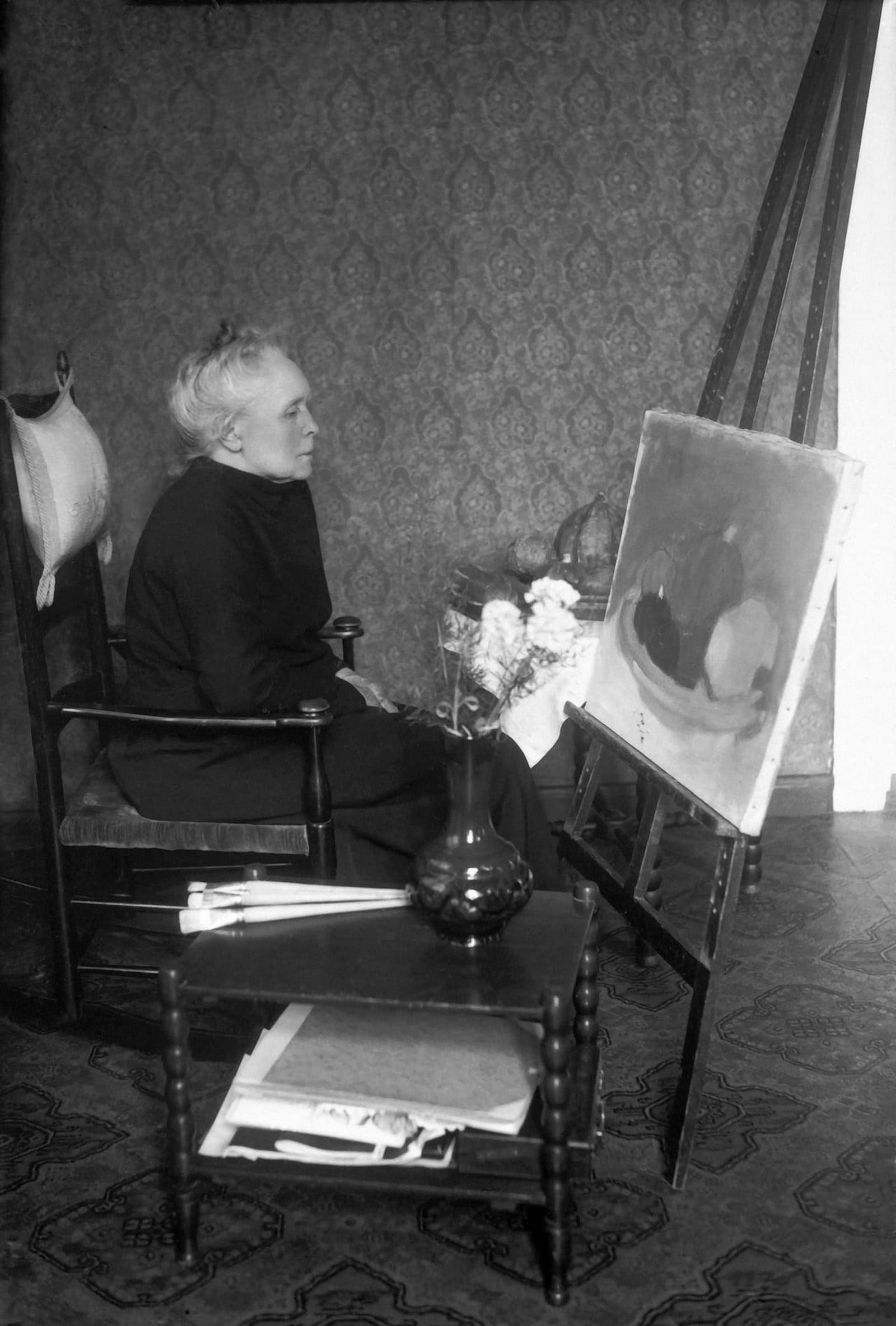 Helene-Schjerfbeck-1937. Photograph of the Finnish painter Helene Schjerfbeck at her home.