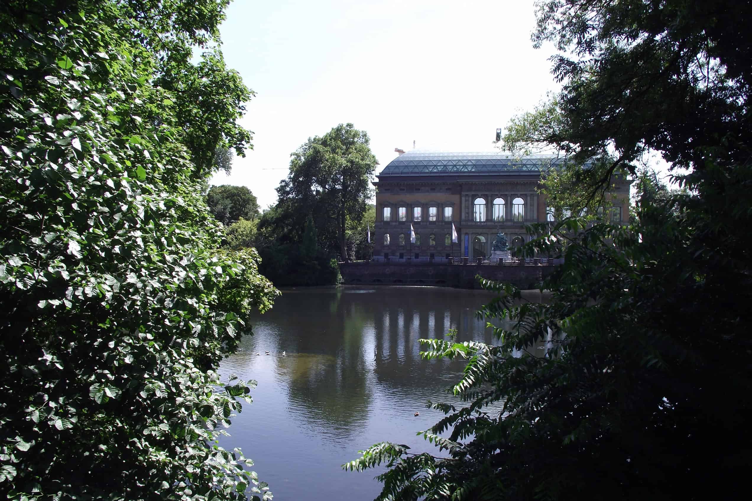 The historic K21 Ständehaus museum stands beside the Kaiserteich in Düsseldorf.