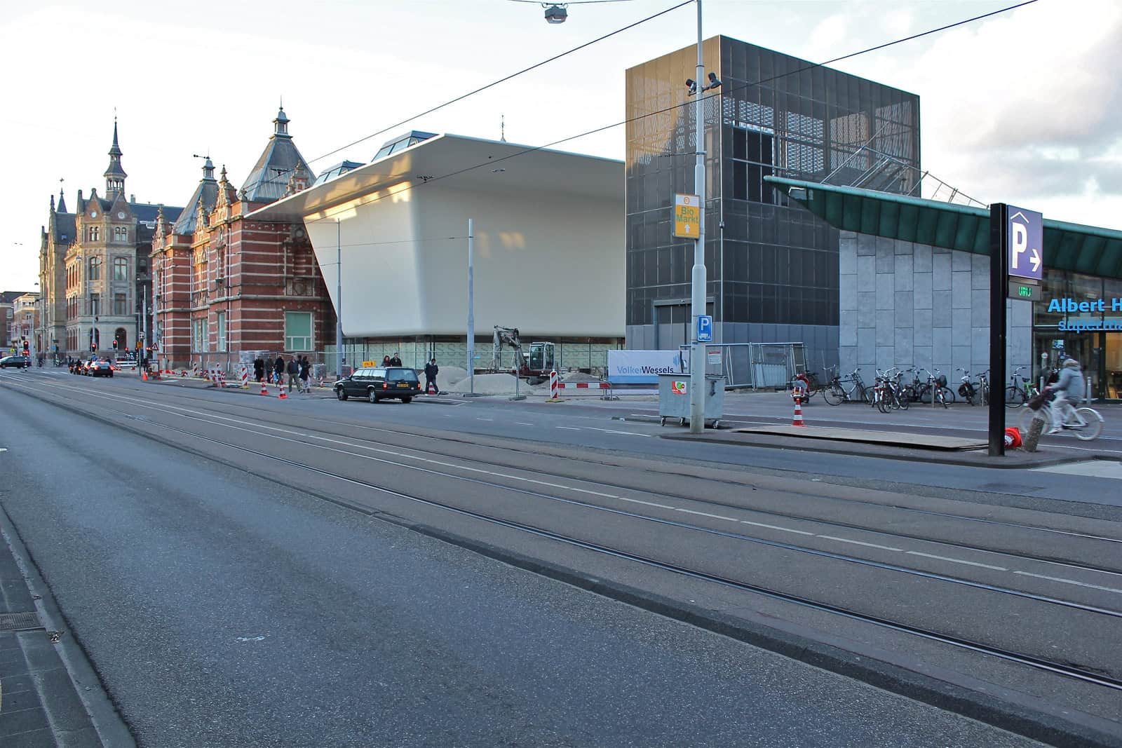 The historic and modern wings of the Stedelijk Museum Amsterdam.