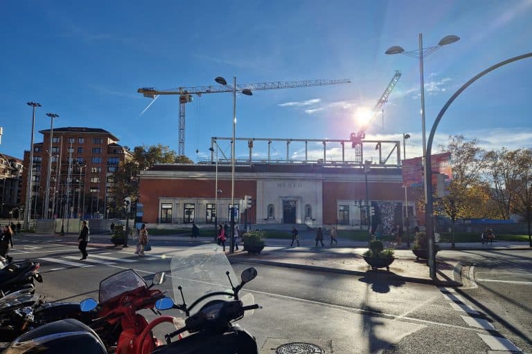 The ribbed white Agravitas structure rises above the older Bilbao Fine Arts Museum buildings during construction.