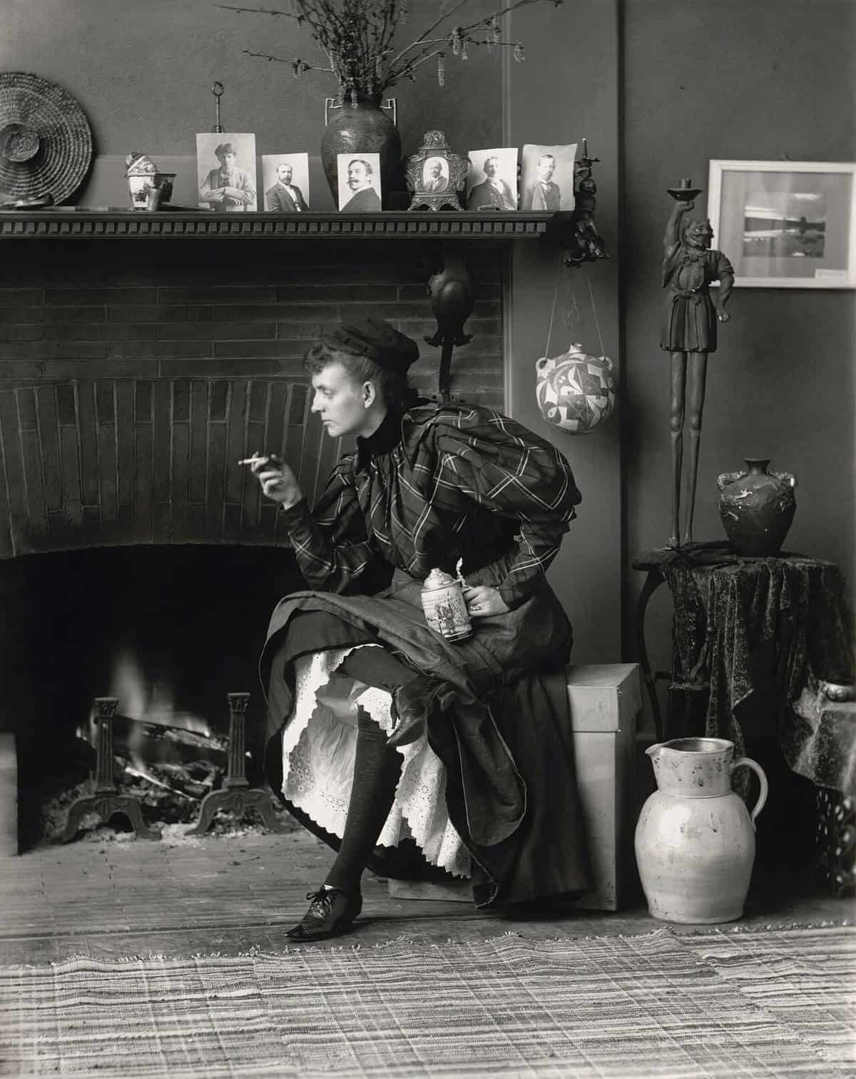 Self-portrait of photographer Frances Benjamin Johnston as a 'New Woman' (1896)